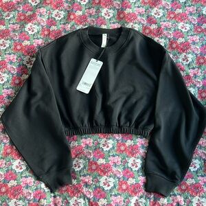 NWT Alo Yoga cropped crew neck sweatshirt, size Small